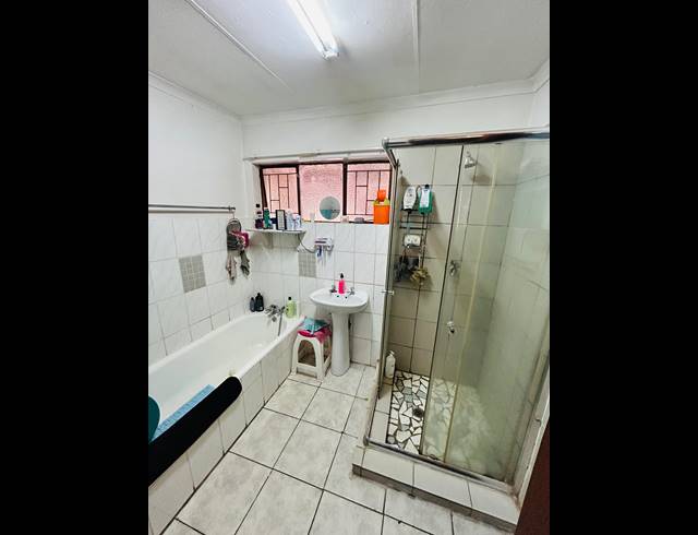 5 BEDROOM FREESTANDING FOR SALE IN PRETORIA WEST